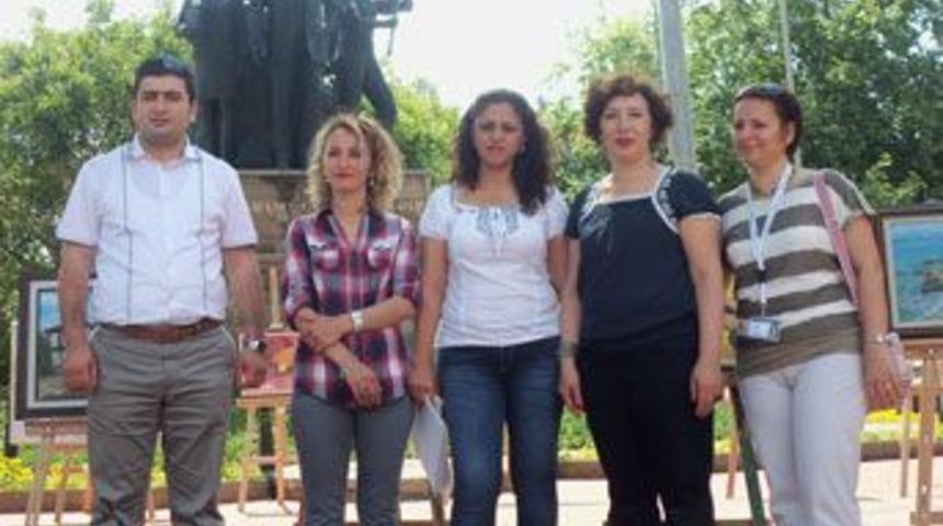 Hemşirelerden resim sergisi