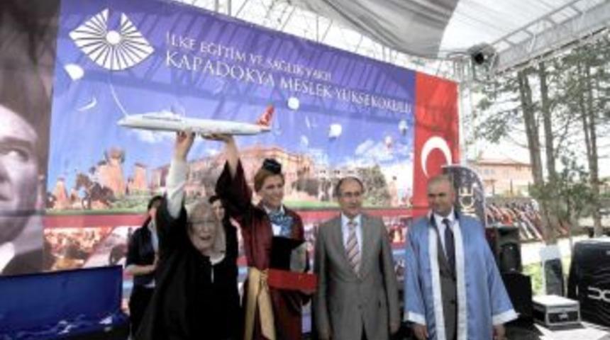 Kapadokya Meslek Y&uuml;ksek Okulu'nda Mezuniyet Sevinci
