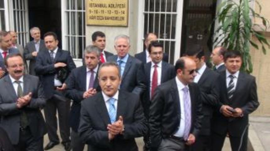 Hakim ve savcılar Beşiktaş'taki adliyeye veda etti