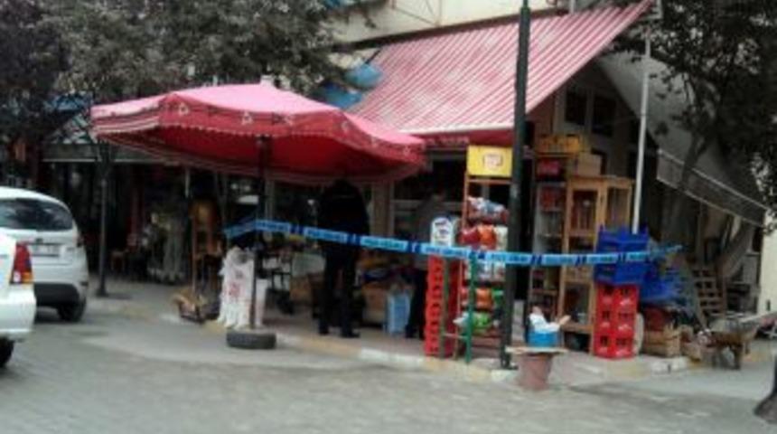 Karısını İş Yerinin &Ouml;n&uuml;nde Vurdu