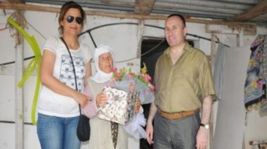 Kıcıroğlu, Anneler Günü'Nde Yaşlıları Ziyaret Etti