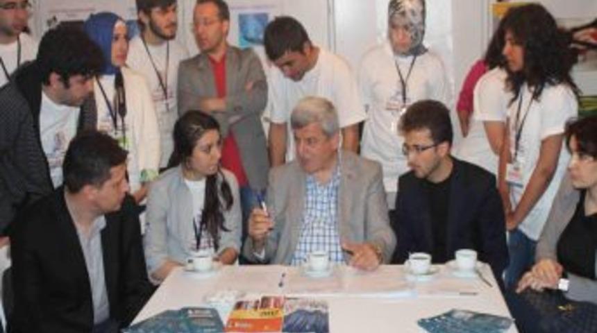 Başkan'Dan Gen&ccedil;lere, &Quot;&Ccedil;alıştay Raporunuz Sivil Anayasaya Katkı Sunacak&Quot;