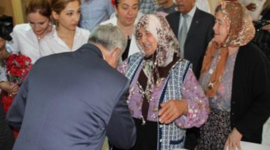 Belediye Başkanı Şehit Annelerini Unutmadı