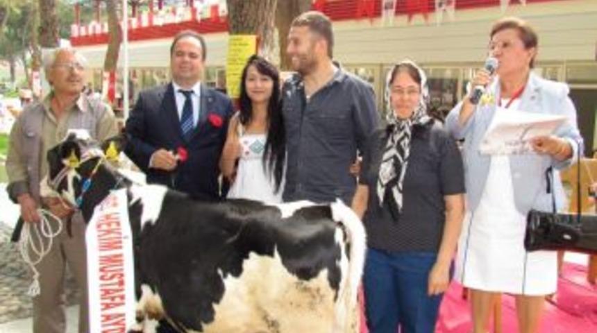 &Ouml;demiş'Te Patates Yemek Yarışması Birincisini D&uuml;ve Hediye Edildi