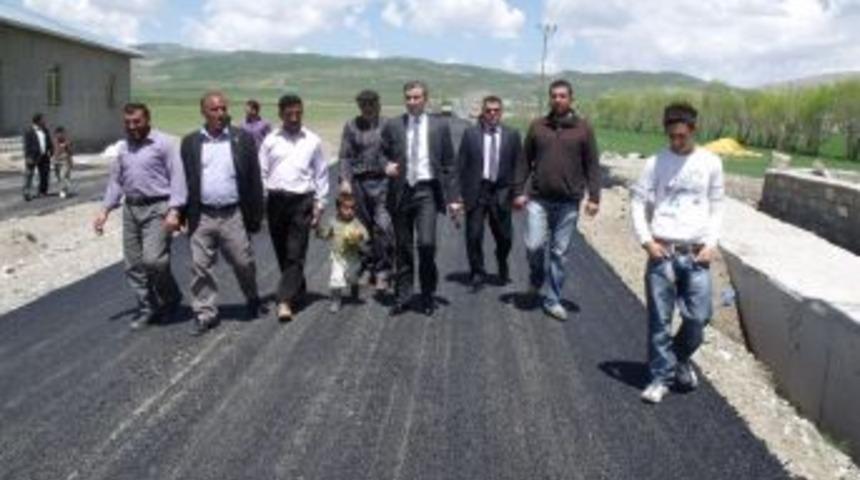 Eleşkirt&rsquo;Te K&ouml;y Yolları Asfaltlanıyor