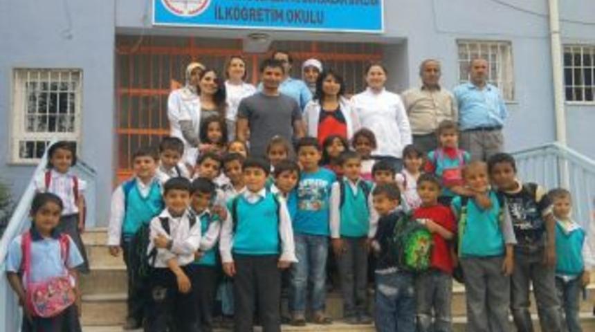 Mezun Olduğu Okulu Doktor Olarak Ziyaret Etti, &Ouml;ğrencilere Aşı Yaptı