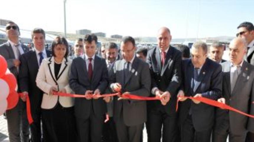 Belediye Garajı T&ouml;renle Hizmete Girdi