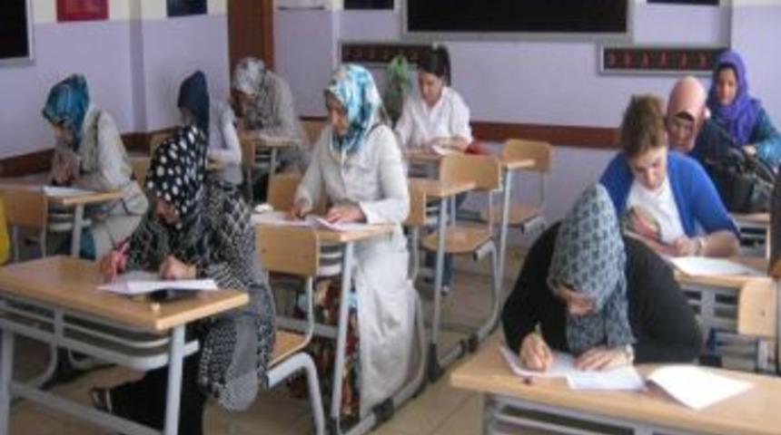 &Ouml;ğrenciler Yerine Veliler Ter D&ouml;kt&uuml;