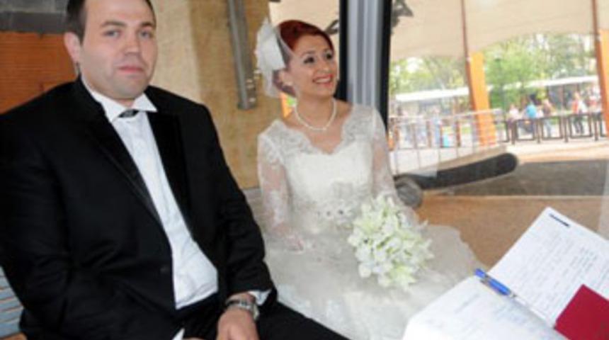 Teleferikte nikah kıydılar
