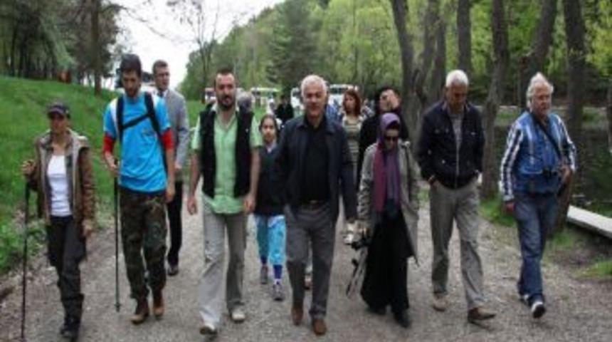 Başkan &Ouml;zden, Basın Mensuplarıyla Piknikte Buluştu