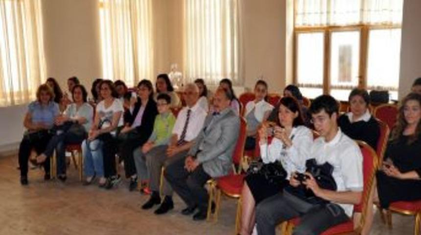 &Ouml;ğrenciler Mini Konser Verdi