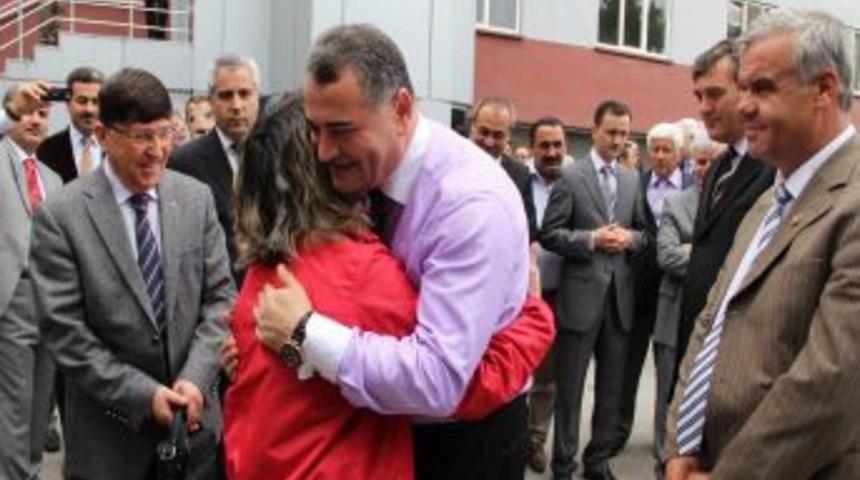 Aslan Karanfil'E G&ouml;zyaşlı Uğurlama