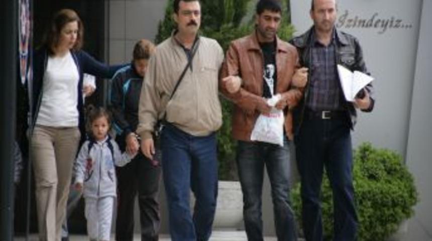 Hırsızlık Zanlısı &Ccedil;ift, Adliyeye 3 Yaşındaki &Ccedil;ocuklarıyla Gitti