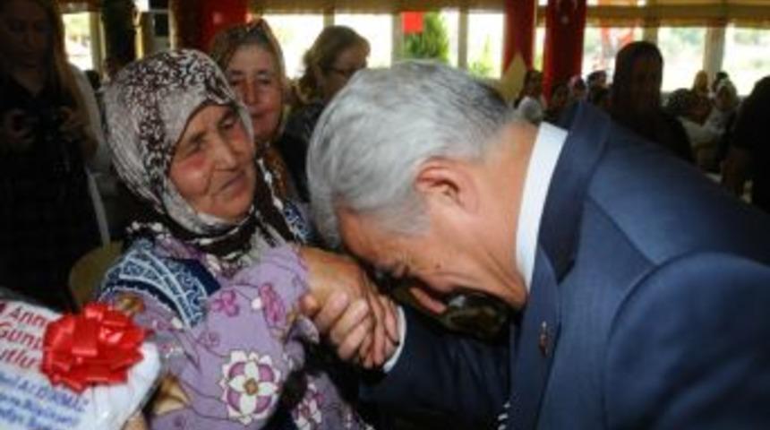 Aldırmaz, Şehit Annelerini Anneler G&uuml;n&uuml;'nde Unutmadı