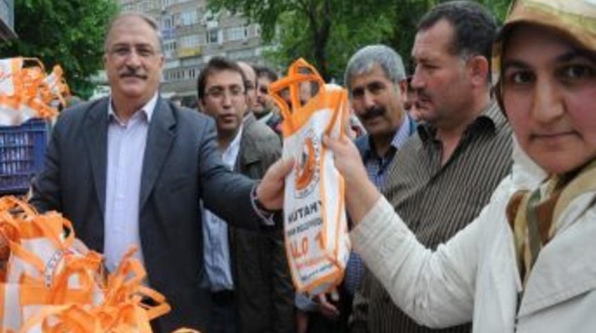 Orman B&ouml;lge M&uuml;d&uuml;rl&uuml;ğ&uuml; 'anneler G&uuml;n&uuml; Fidanı' Dağıttı