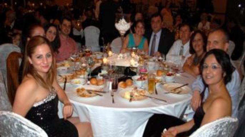 Işın Karaca Eczacıları Coşturdu