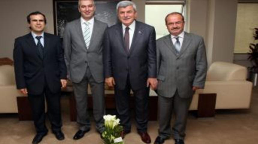 Karaosmanoğlu, Doktorlara Y&ouml;nelik Saldırıları Kınadı