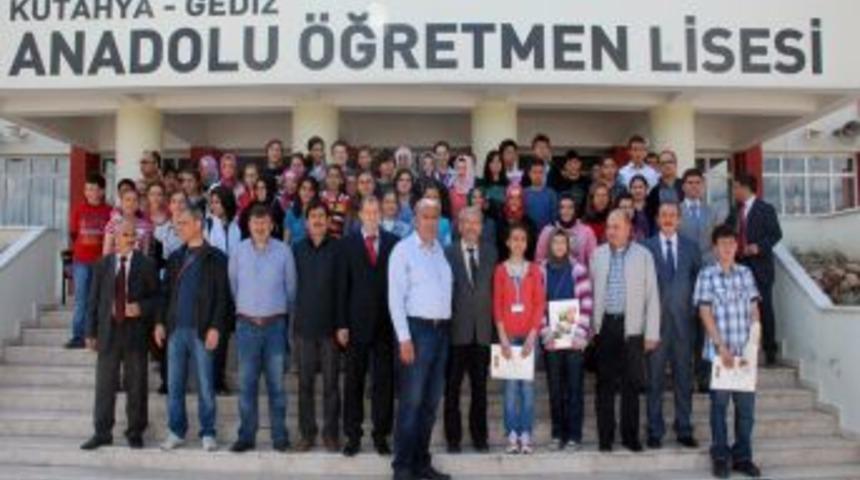 Gediz Belediye Başkanı Saraoğlu, Sbs &Ouml;ncesi Yapılan Sınavda Başarılı Olan &Ouml;ğrencileri Altınla &Ouml;d&uuml;llendirdi