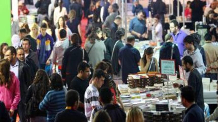 Kitap Fuarı'nı İki G&uuml;nde 71 Bin Kişi Ziyaret Etti