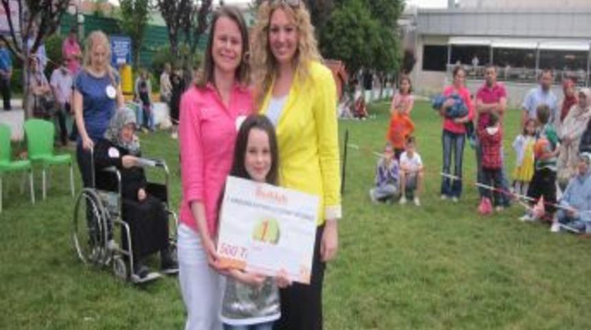 Annelerinin Kopyalarına &Ouml;d&uuml;l