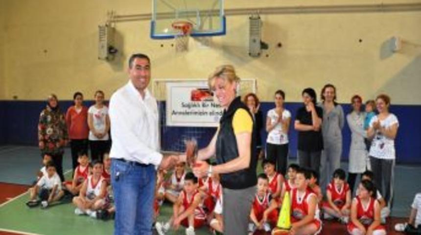 D&uuml;zce'de Anneler Ve &Ccedil;ocuklar Basketbol Yarışması