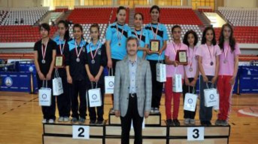 Masa Tenisi Turnuvasında Dereceye Girenlere &Ouml;d&uuml;lleri Verildi