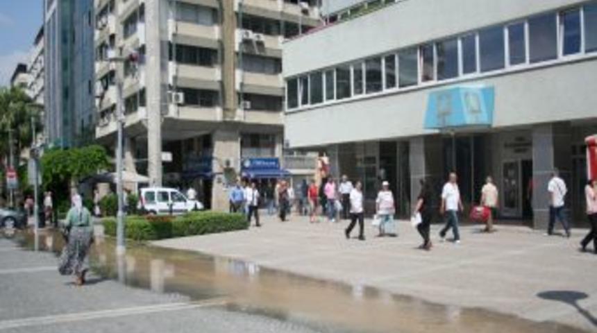 Konak Meydanı Sular Altında