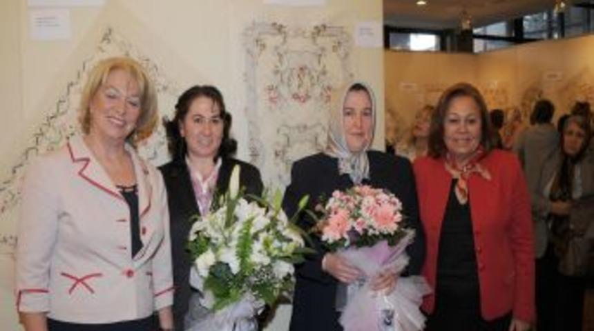 Nakış Şampiyonları &Ouml;d&uuml;llerini Aldı