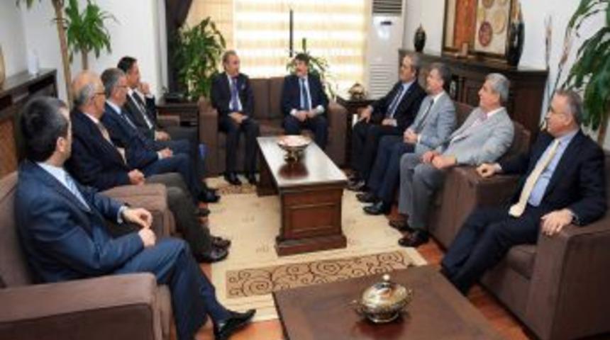 B&uuml;y&uuml;kşehir Belediye Başkanları Bir Araya Geldikleri Sakarya'da Ders &Ccedil;alıştı