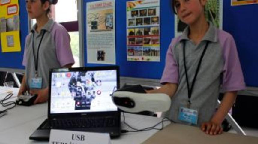 &Ouml;ğrenciler, D&ouml;ner Kaydıra&ccedil;lı Yangın Merdiveni Ve Terlik Maus Yaptı