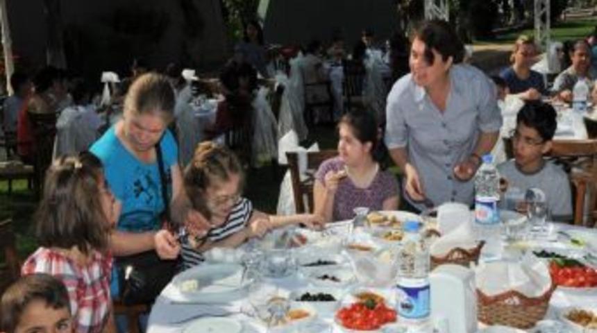 Başkanla Halat &Ccedil;ektiler, D&uuml;nyalar Onların Oldu