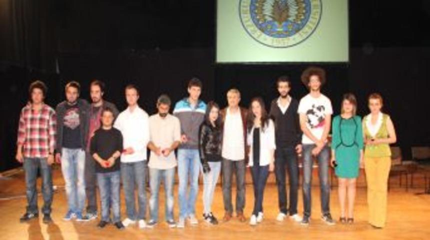 Atat&uuml;rk &Uuml;niversitesinde "bahar Şenliği" R&uuml;zgar Gibi Ge&ccedil;ti