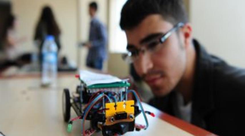 Robot Tasarımcısı Gen&ccedil;ler Yarıştı