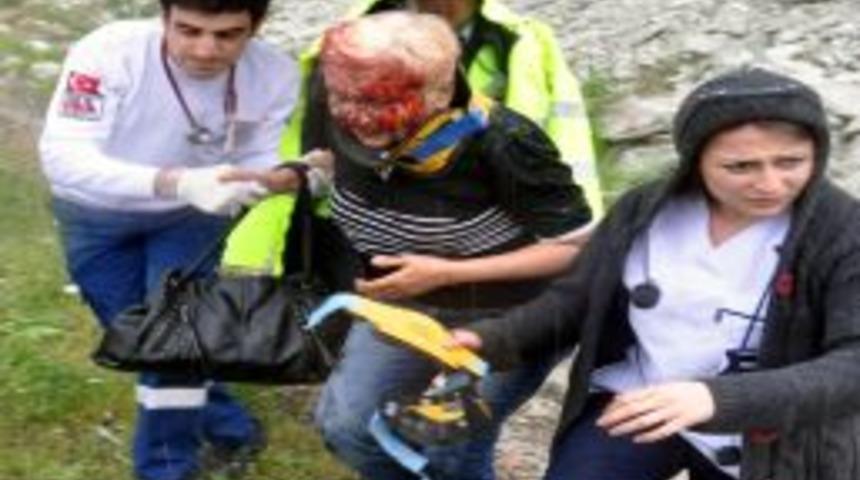 Otomobil Takla Attı: 2 Yaralı