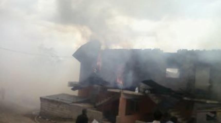 Pasinler'de Yangın Korkuttu