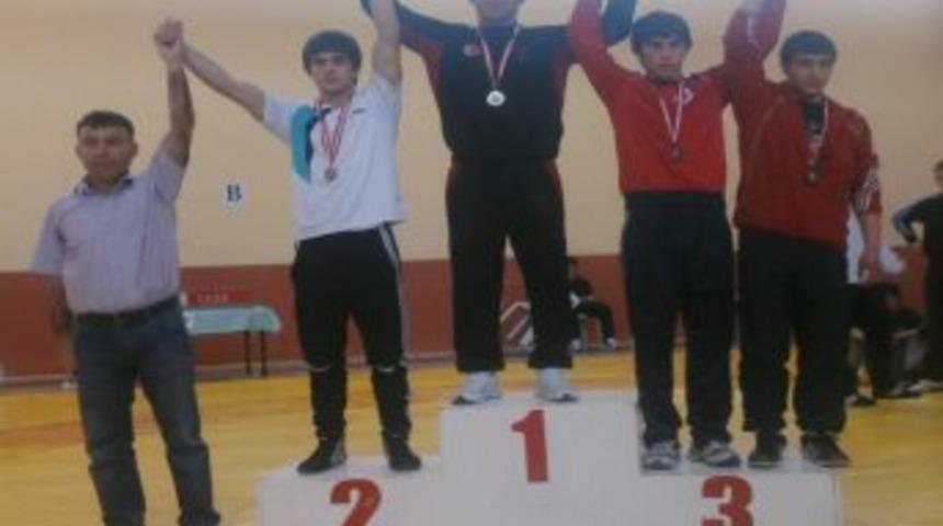 Şehzade Mehmet'li Ey&uuml;p T&uuml;rkiye Şampiyonu