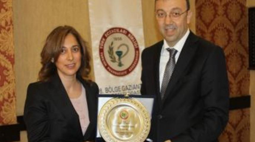 Meslekte 25 Yılını Doldurmuş Eczacılara &Ouml;d&uuml;l