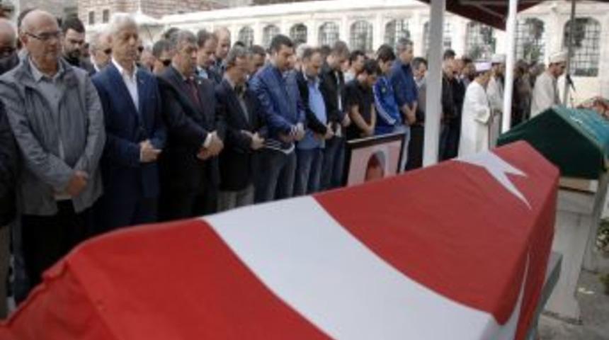 Kalp Krizi Ge&ccedil;iren Kaptan Pilot Son Yolculuğuna Uğurlandı