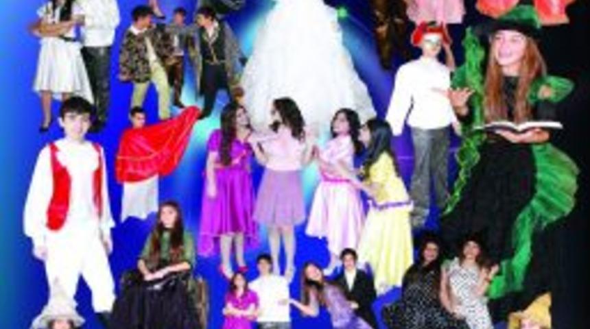 Gkv'liler İngilizce Wicked Adlı Müzikali Sahneliyor