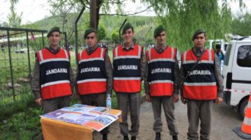 Jandarma Hırsızlıklara Karşı Vatandaşlara Broş&uuml;r Dağıttı