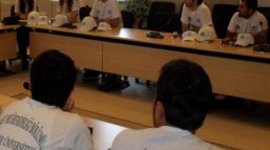 Balıkesir &Uuml;niversitesi &Ouml;ğrencilerinden &Ouml;rnek Davranış