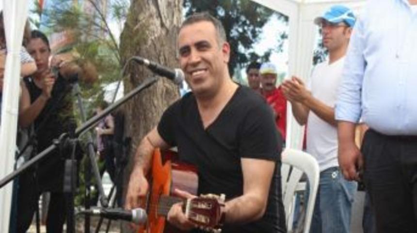 3.&ccedil;iğli Basın Pikniği'ne Haluk Levent Şarkılarıyla Renk Kattı