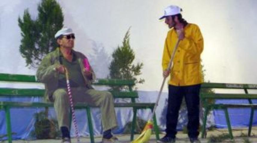 Mak&uuml; &Ouml;ğrencilerinden Tiyatro Oyunu