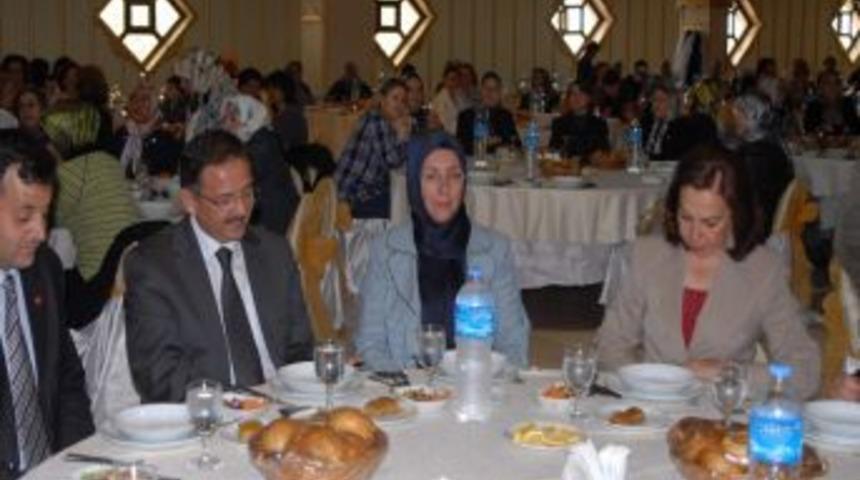 Başkan &Ouml;zhaseki'ye Anlamlı Plaket