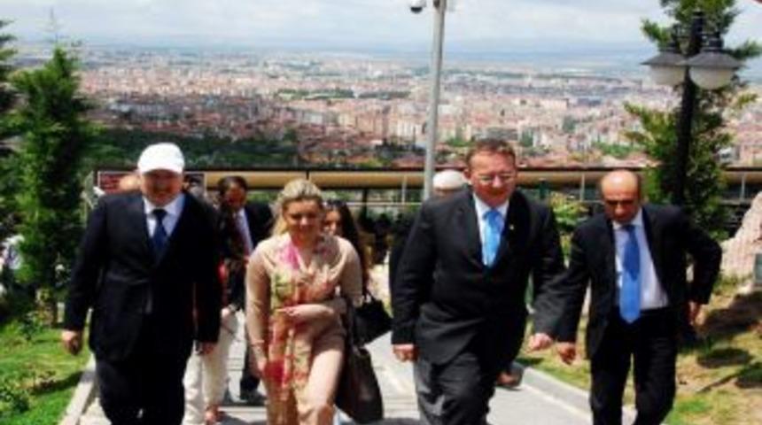 Kosova Cumhurbaşkanı'nın Eşi Astrit Ku&ccedil;i'den Vali Ko&ccedil;demir'e Ziyaret