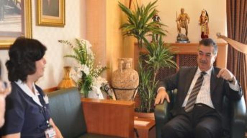 Aydınlı Hemşirelerden Vali Al'a Ziyaret