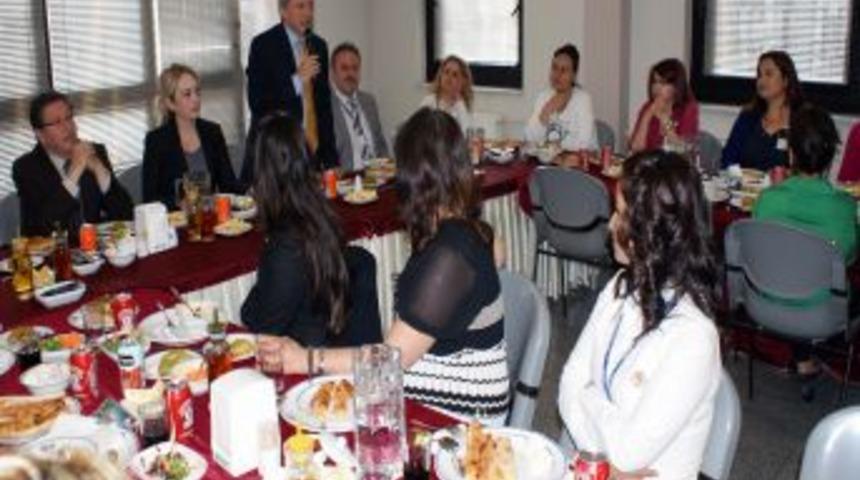 B&uuml;y&uuml;kke&ccedil;eci'den Anneler G&uuml;n&uuml; Yemeği