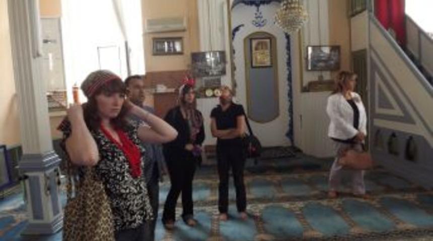 Amerikalılar, &Ccedil;orlu'da Havradan D&ouml;n&uuml;şt&uuml;r&uuml;len Camiyi Gezdi