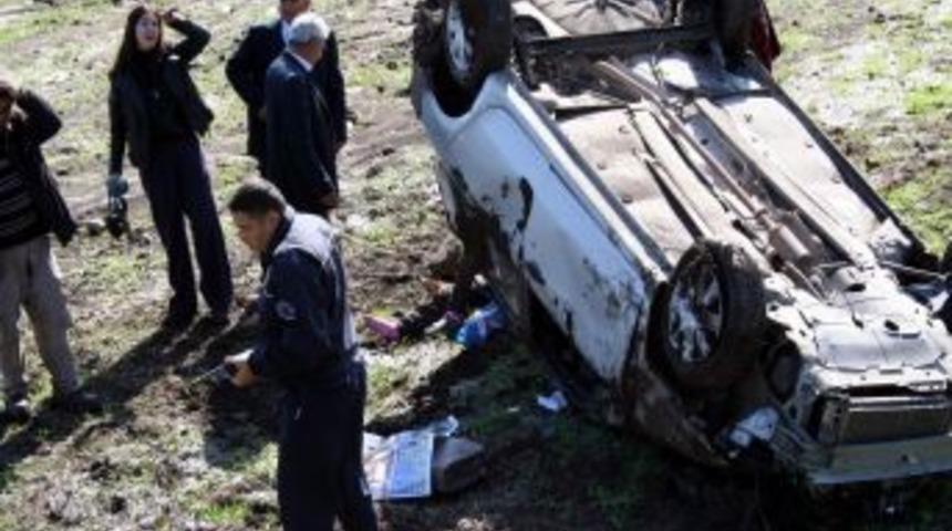 &Ouml;ğretmenler Takla Atan Otomobilden Sağ &Ccedil;ıktı