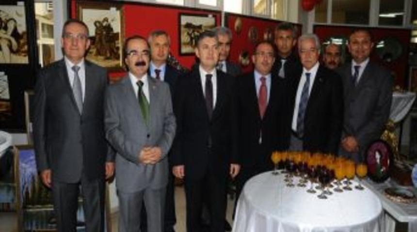 Tutuklu Ve H&uuml;k&uuml;ml&uuml;ler Sergi A&ccedil;tı